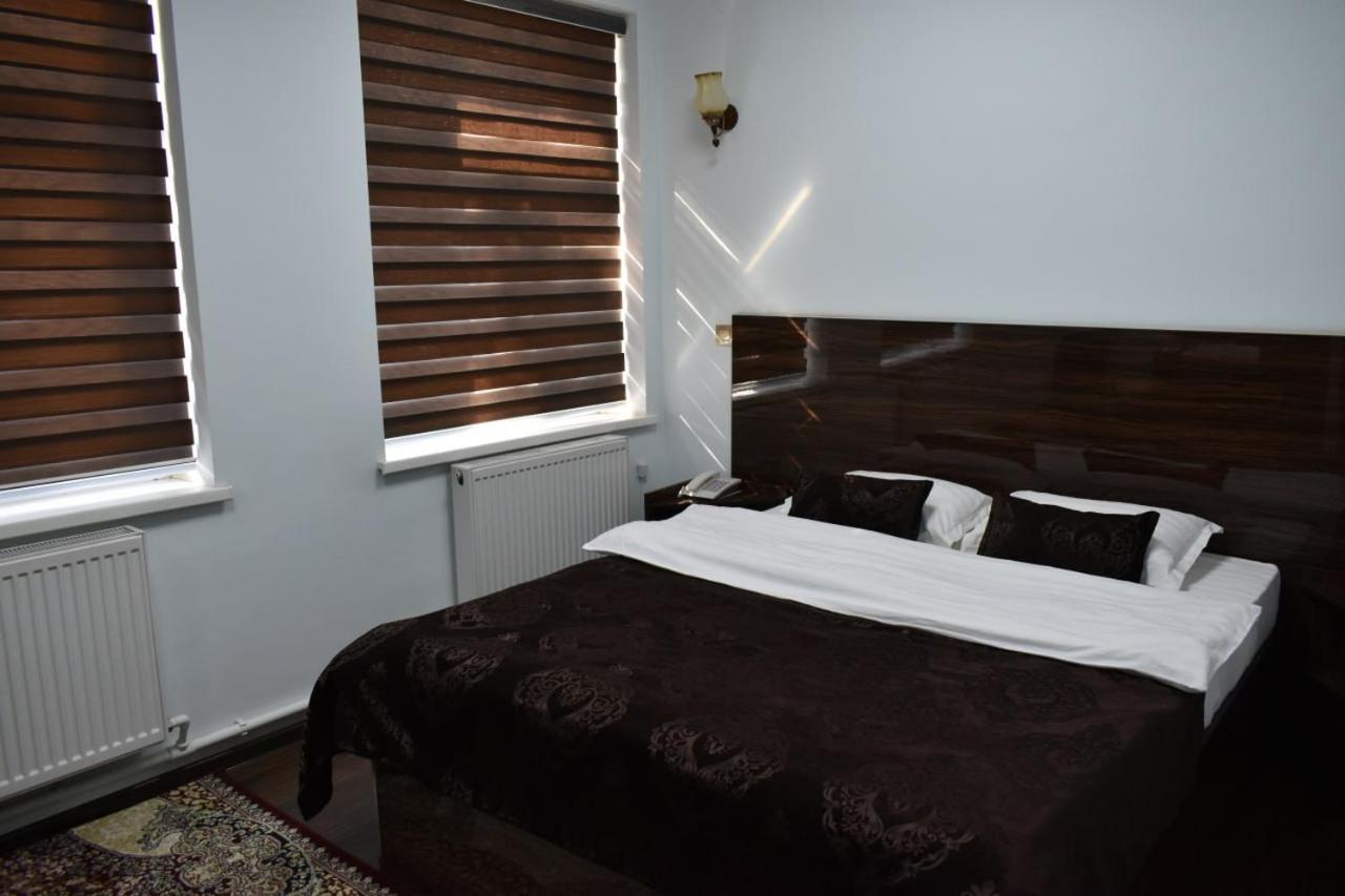 Hotel Admiral à Termez Extérieur photo