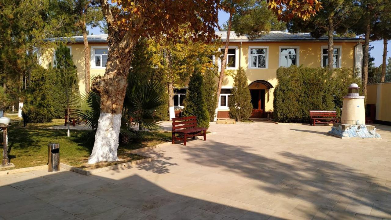 Hotel Admiral à Termez Extérieur photo