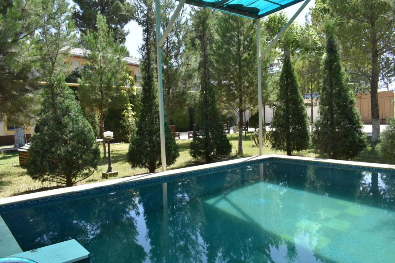 Hotel Admiral à Termez Extérieur photo