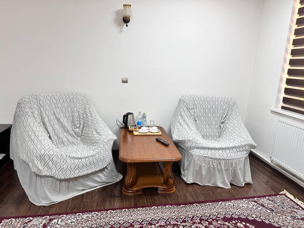 Hotel Admiral à Termez Extérieur photo